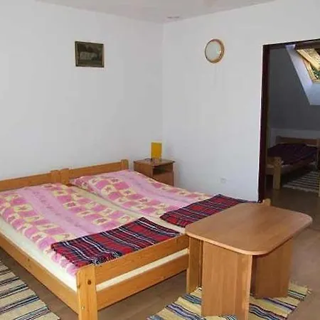Goscinne Pod Knotem Homestay *